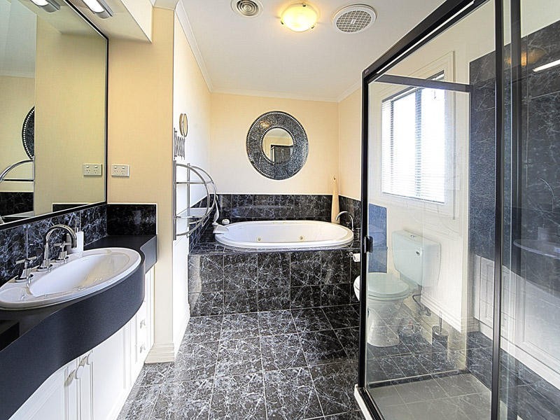 5 Illawong Terrace, Burnside VIC 3023