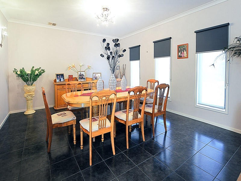 12 Clementson Drive, Caroline Springs VIC 3023