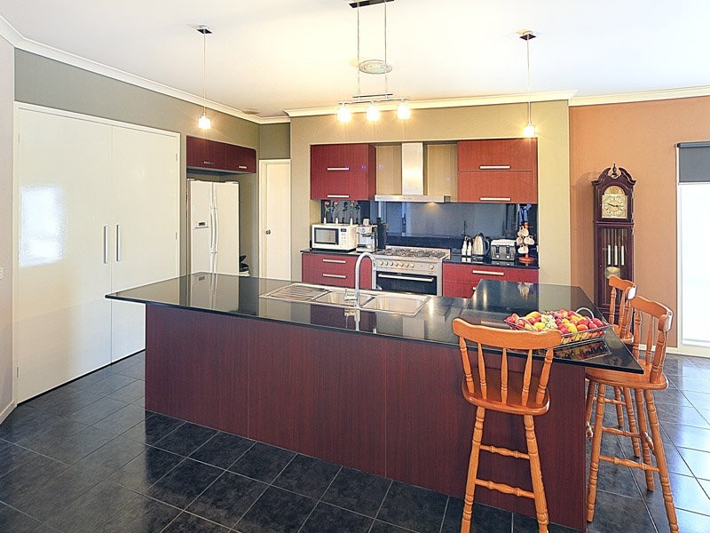 12 Clementson Drive, Caroline Springs VIC 3023