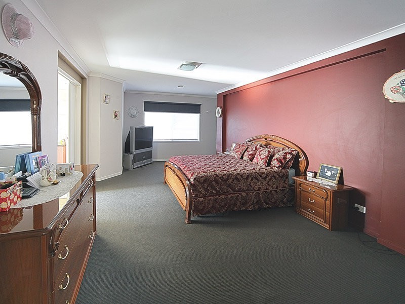 12 Clementson Drive, Caroline Springs VIC 3023