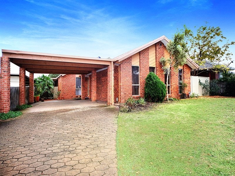 13 Gryphon Walk, St Albans VIC 3021