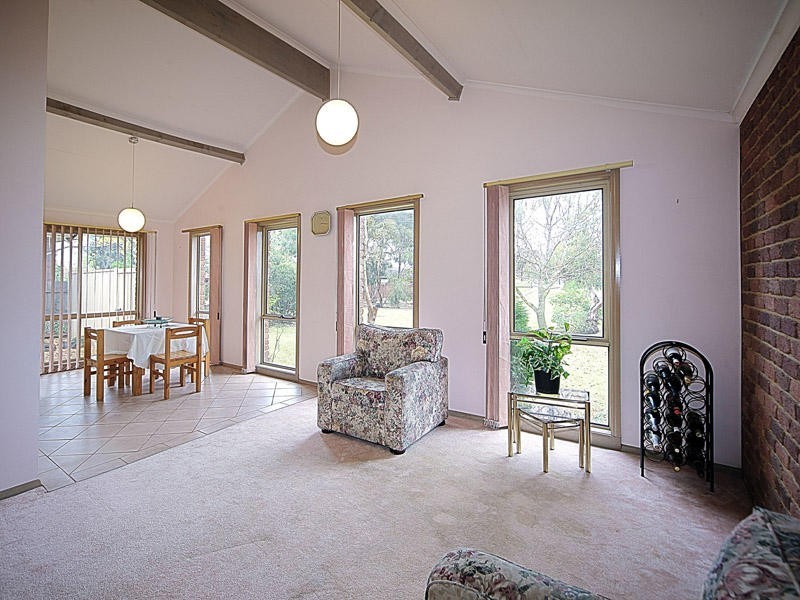 13 Gryphon Walk, St Albans VIC 3021