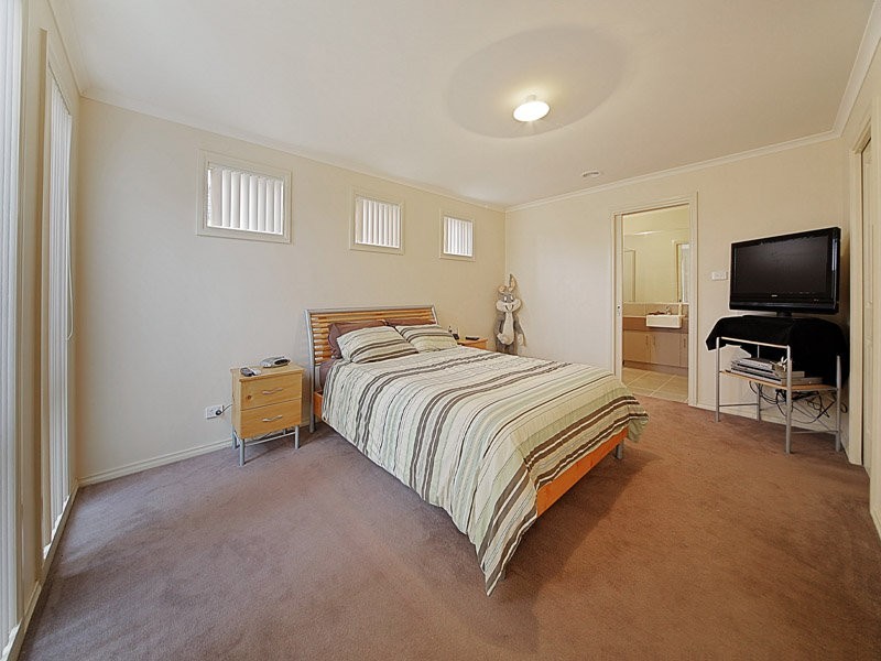 11 Gosford Rd, Wyndham Vale VIC 3024