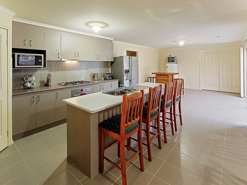 11 Gosford Rd, Wyndham Vale VIC 3024