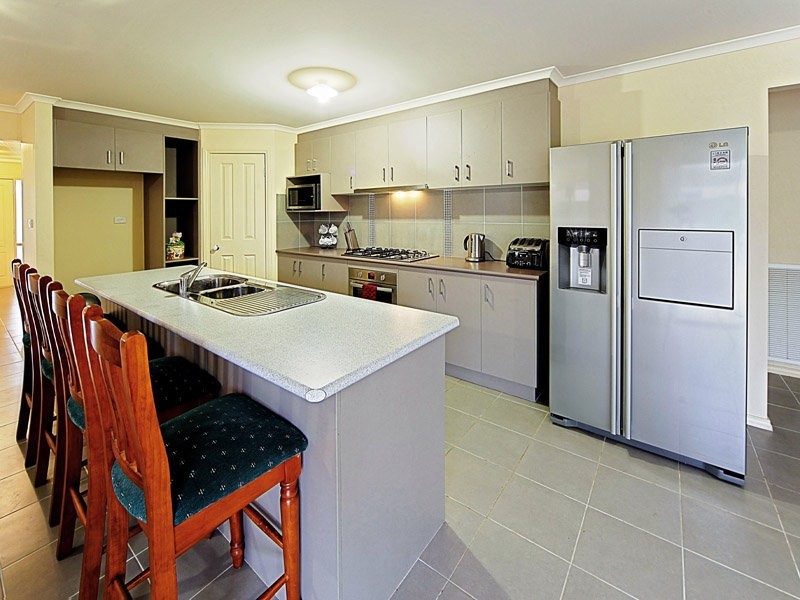 11 Gosford Rd, Wyndham Vale VIC 3024
