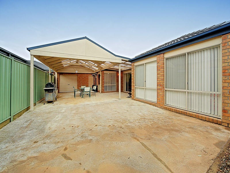 11 Gosford Rd, Wyndham Vale VIC 3024
