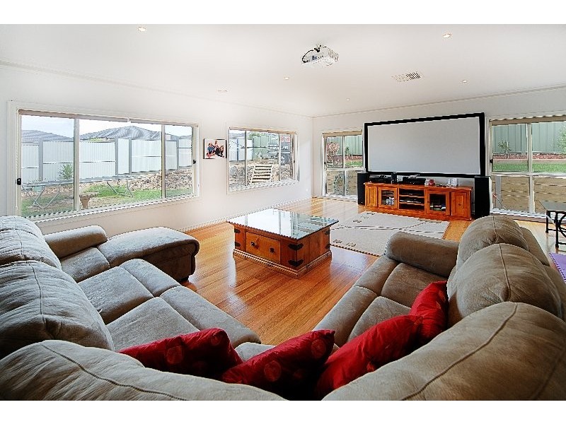 22 Goodenia Way, Caroline Springs VIC 3023