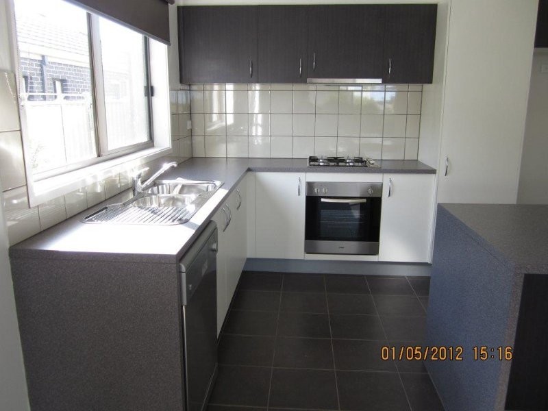 34 Barrington Circuit, Caroline Springs VIC 3023