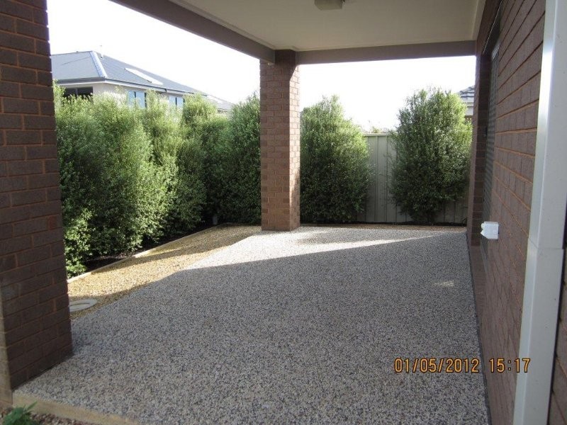 34 Barrington Circuit, Caroline Springs VIC 3023