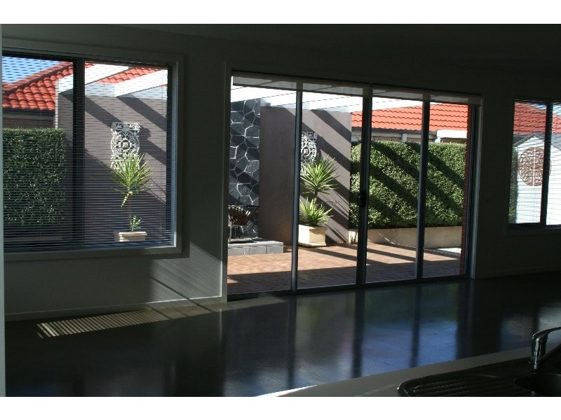 14 Braeside Walk, Caroline Springs VIC 3023