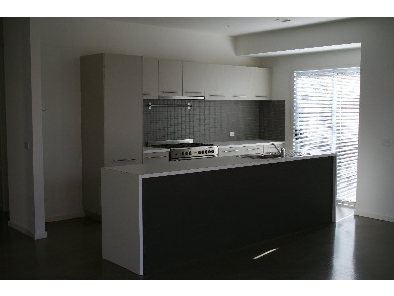 14 Braeside Walk, Caroline Springs VIC 3023