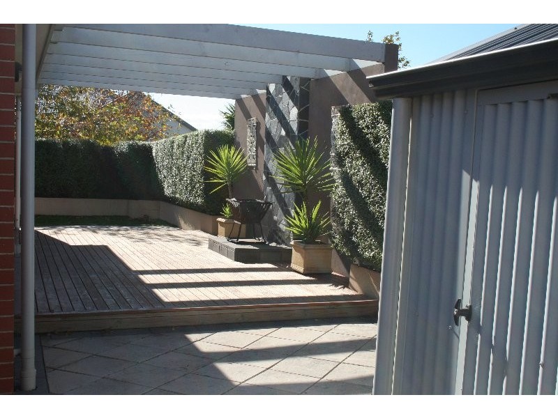 14 Braeside Walk, Caroline Springs VIC 3023