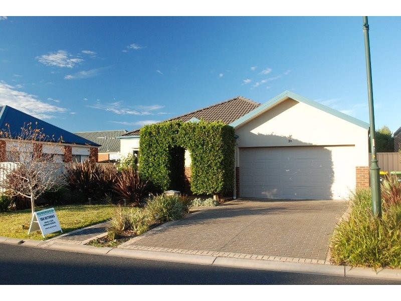 31 Broadhurst Way, Caroline Springs VIC 3023