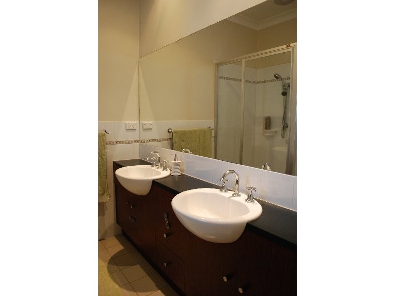 31 Broadhurst Way, Caroline Springs VIC 3023
