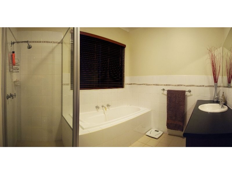 31 Broadhurst Way, Caroline Springs VIC 3023