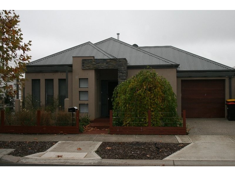 3 Scotsburn Place, Caroline Springs VIC 3023