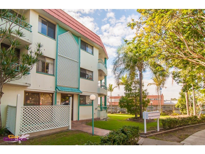 2/11 Kidston Terrace, Chermside QLD 4032