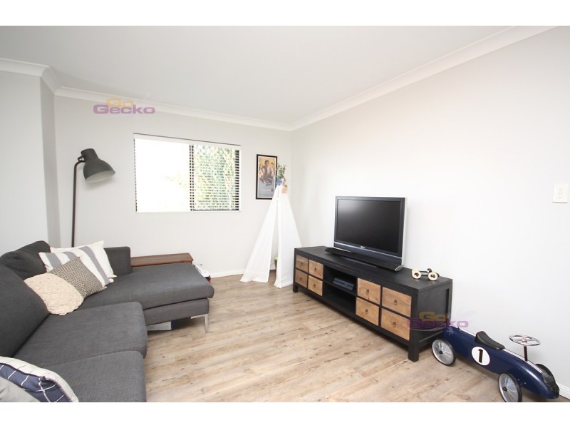 9/11 London Street, Nundah QLD 4012