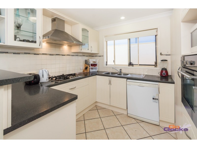 27 Manitoba Place, Wavell Heights QLD 4012