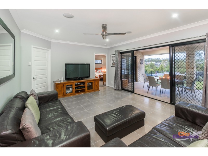 6-8 Claire Close, Cashmere QLD 4500