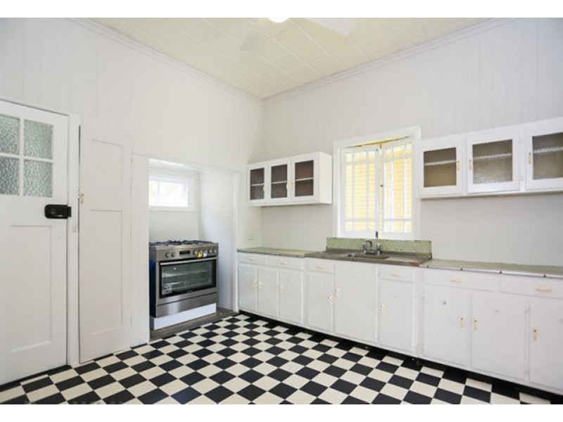34 Main Avenue, Bardon QLD 4065