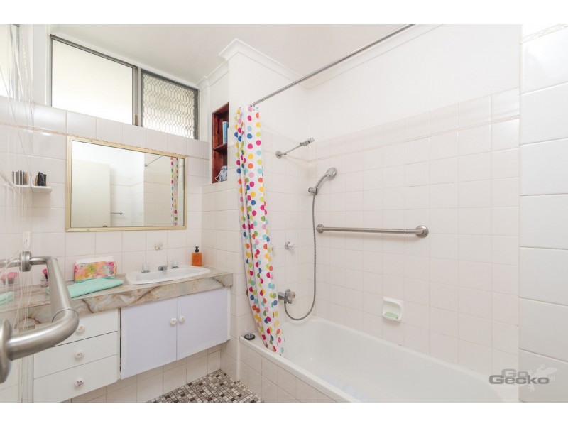 2/10 Kreutzer Street, Nundah QLD 4012