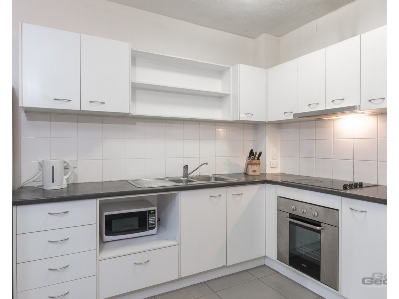 2/27 Hall Street, Northgate QLD 4013