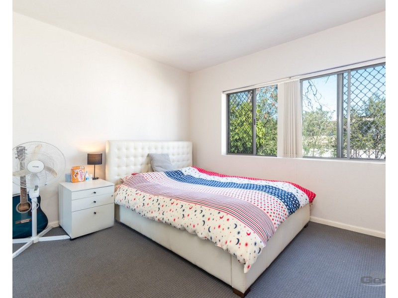 2/27 Hall Street, Northgate QLD 4013