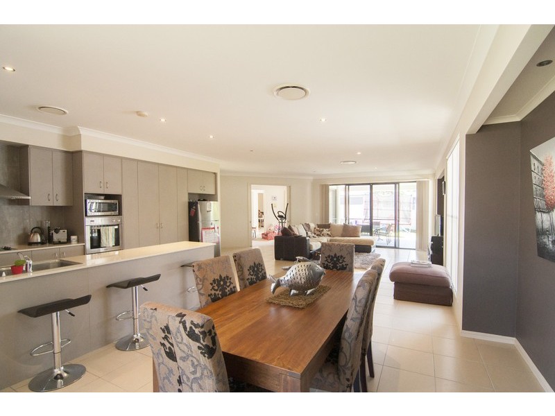 10 Cassia St, Bridgeman Downs QLD 4035