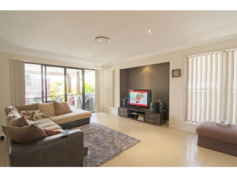 10 Cassia St, Bridgeman Downs QLD 4035