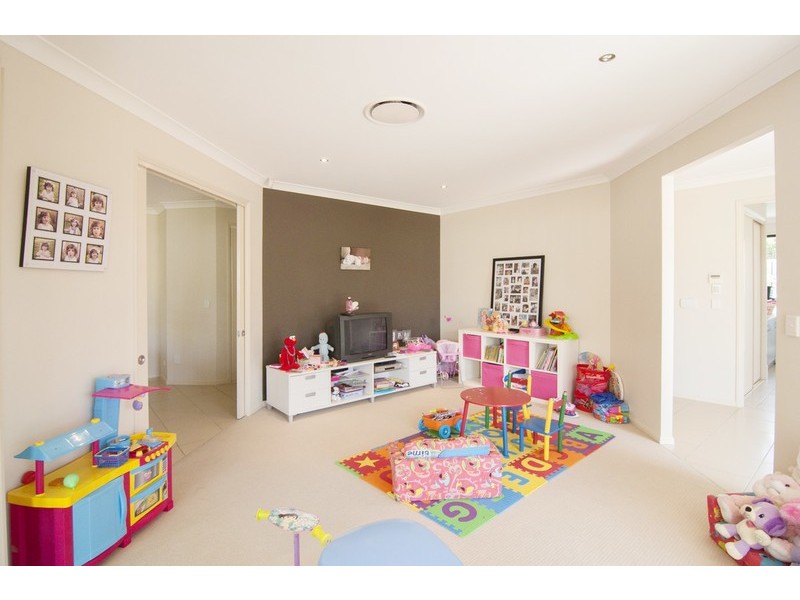 10 Cassia St, Bridgeman Downs QLD 4035