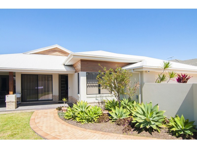 10 Cassia St, Bridgeman Downs QLD 4035