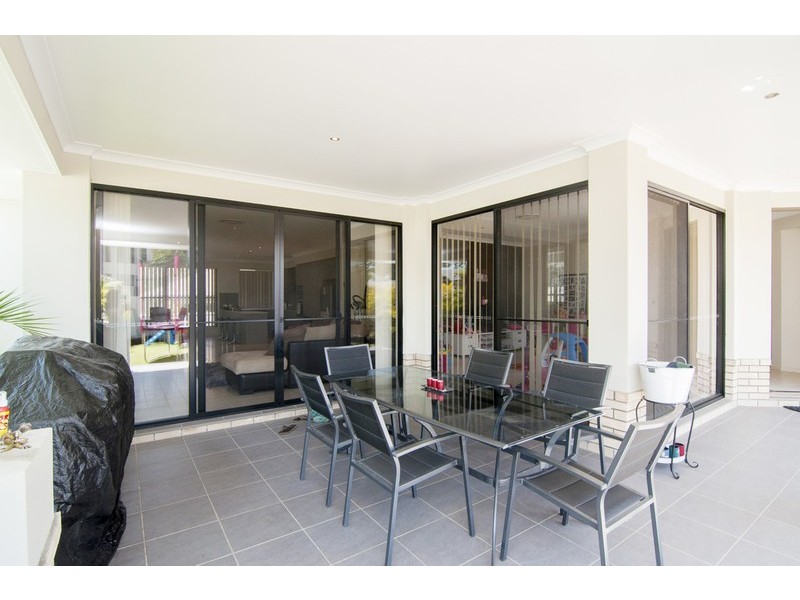 10 Cassia St, Bridgeman Downs QLD 4035