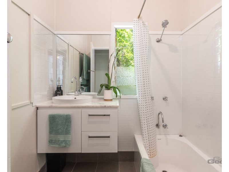 10 Fourteenth Avenue, Brighton QLD 4017