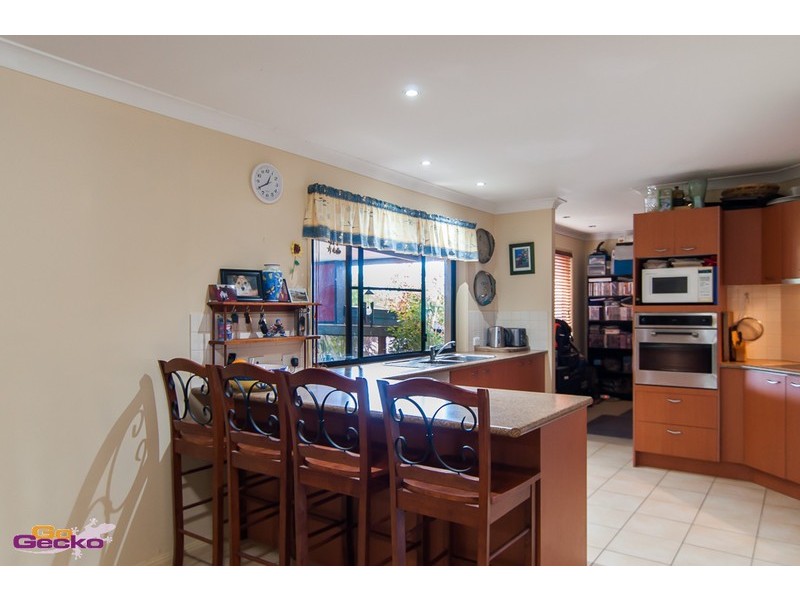 8 Bonsoir Ct, Eatons Hill QLD 4037