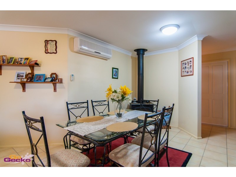 8 Bonsoir Ct, Eatons Hill QLD 4037