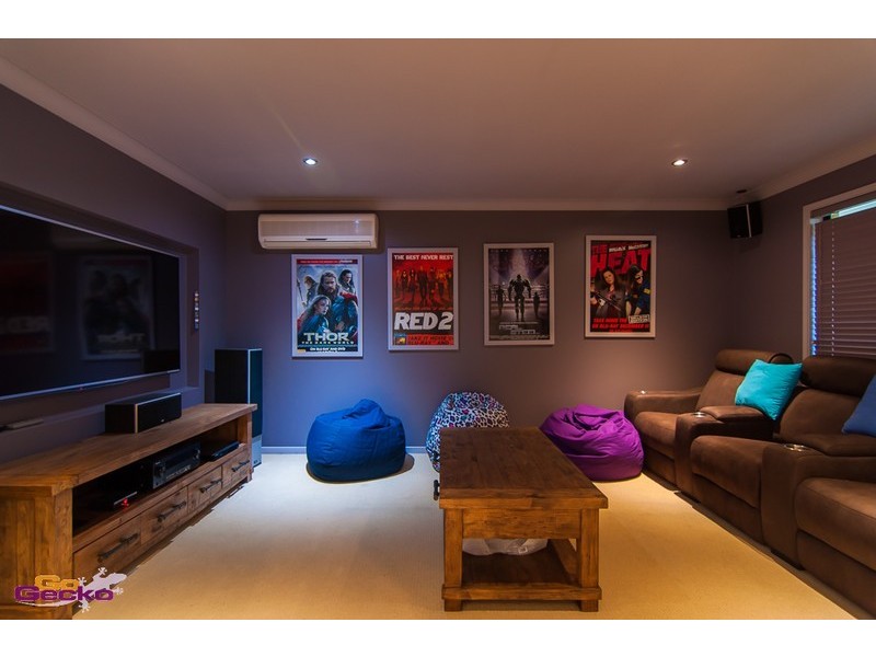 8 Bonsoir Ct, Eatons Hill QLD 4037