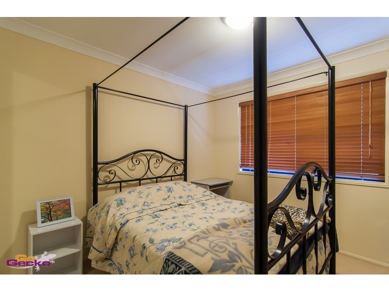 8 Bonsoir Ct, Eatons Hill QLD 4037