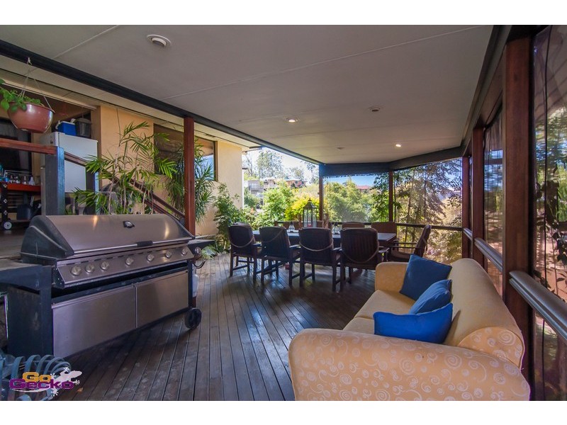 8 Bonsoir Ct, Eatons Hill QLD 4037