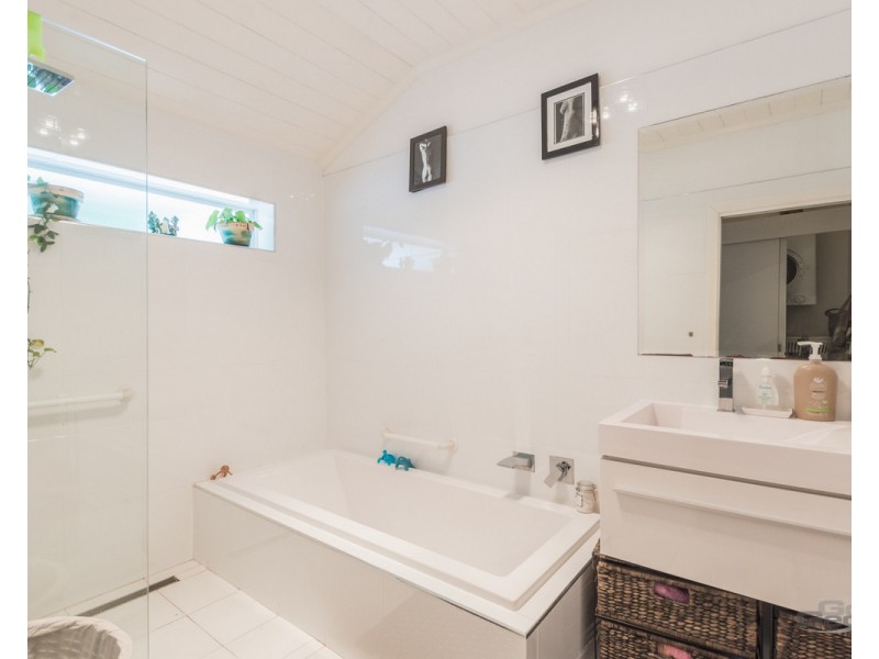 24 Hindmarsh Street, Banyo QLD 4014