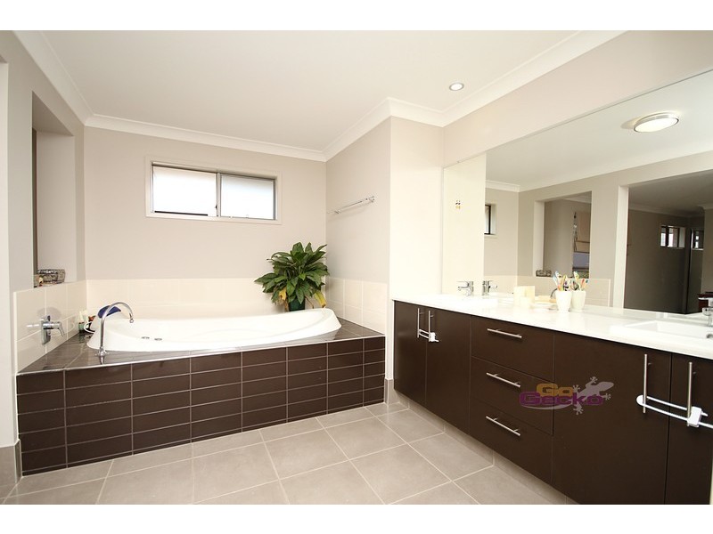 5 Sargent Street, Nudgee QLD 4014