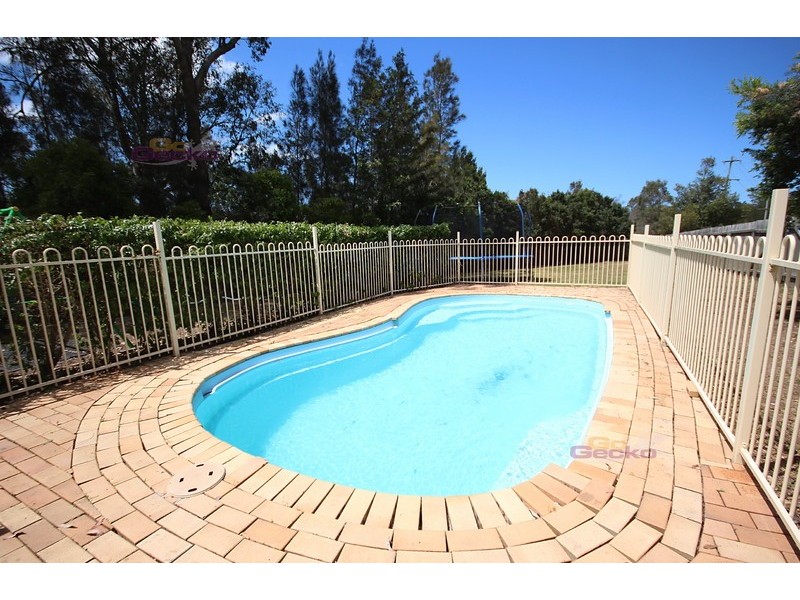 17 Birmingham Street, Eatons Hill QLD 4037