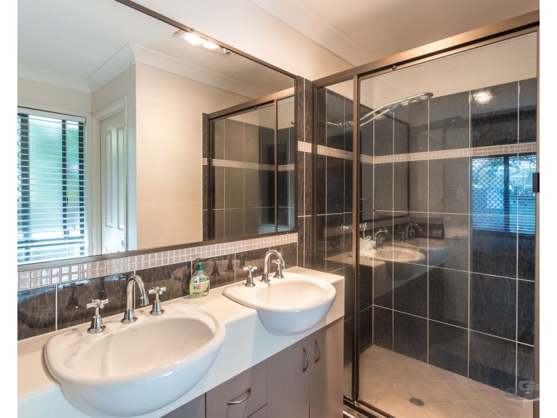 24 Dotterel Crescent, North Lakes QLD 4509