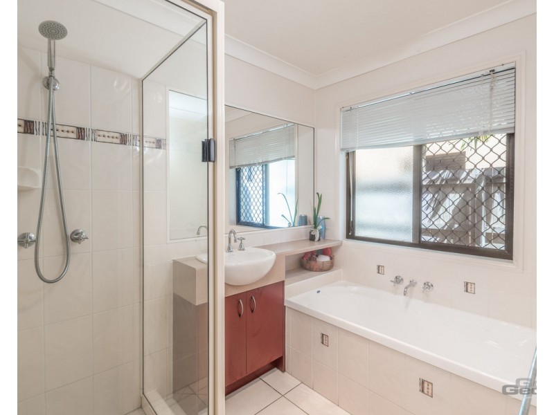 24 Dotterel Crescent, North Lakes QLD 4509