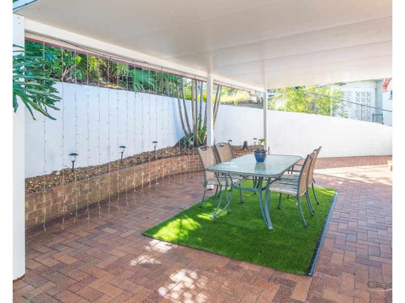 7 Roseglen Street, Greenslopes QLD 4120