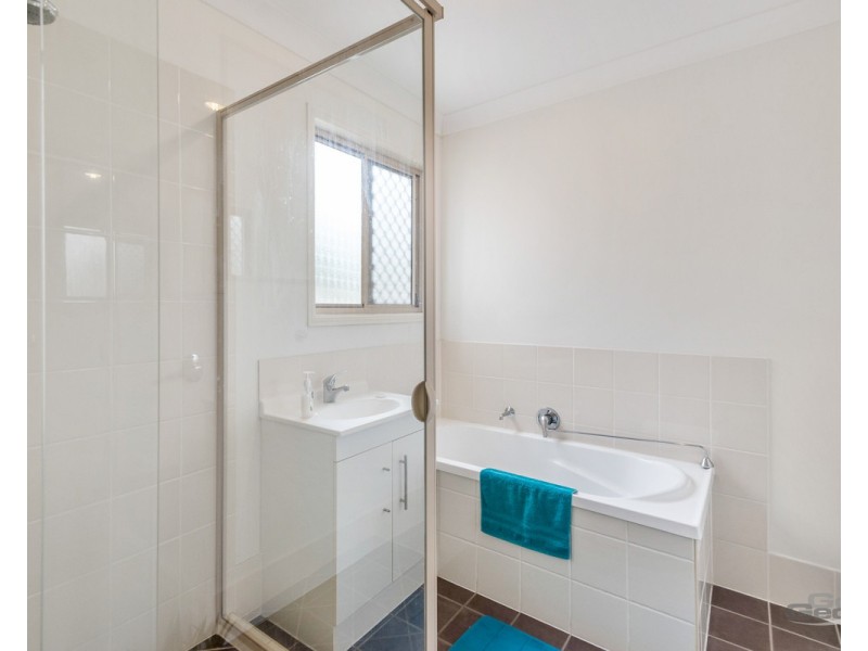 8 Riley Court, North Lakes QLD 4509