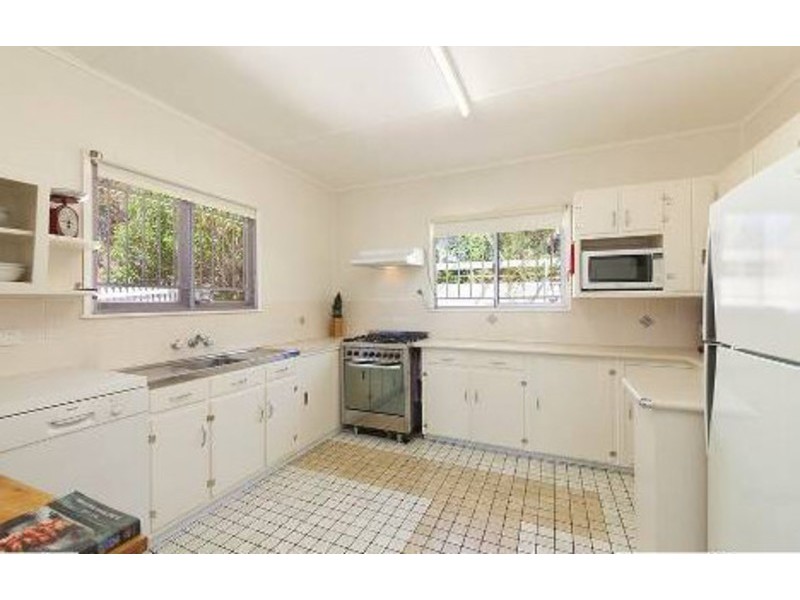 2 Alcester Street, Grange QLD 4051