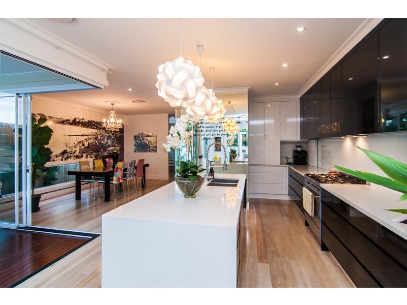 10 Lower Brighton Tce, Sandgate QLD 4017