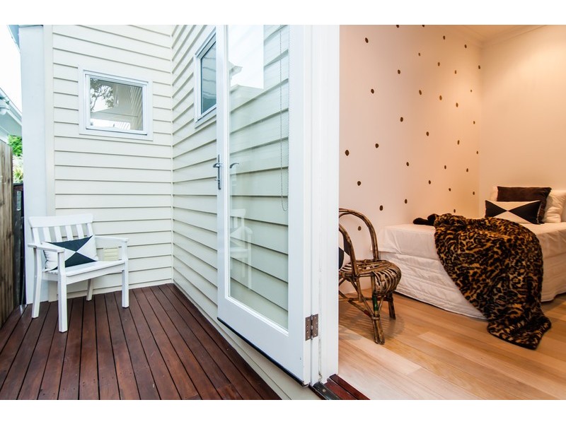 10 Lower Brighton Tce, Sandgate QLD 4017