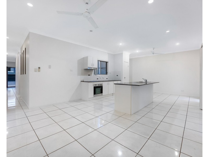 8 Riley Court, North Lakes QLD 4509